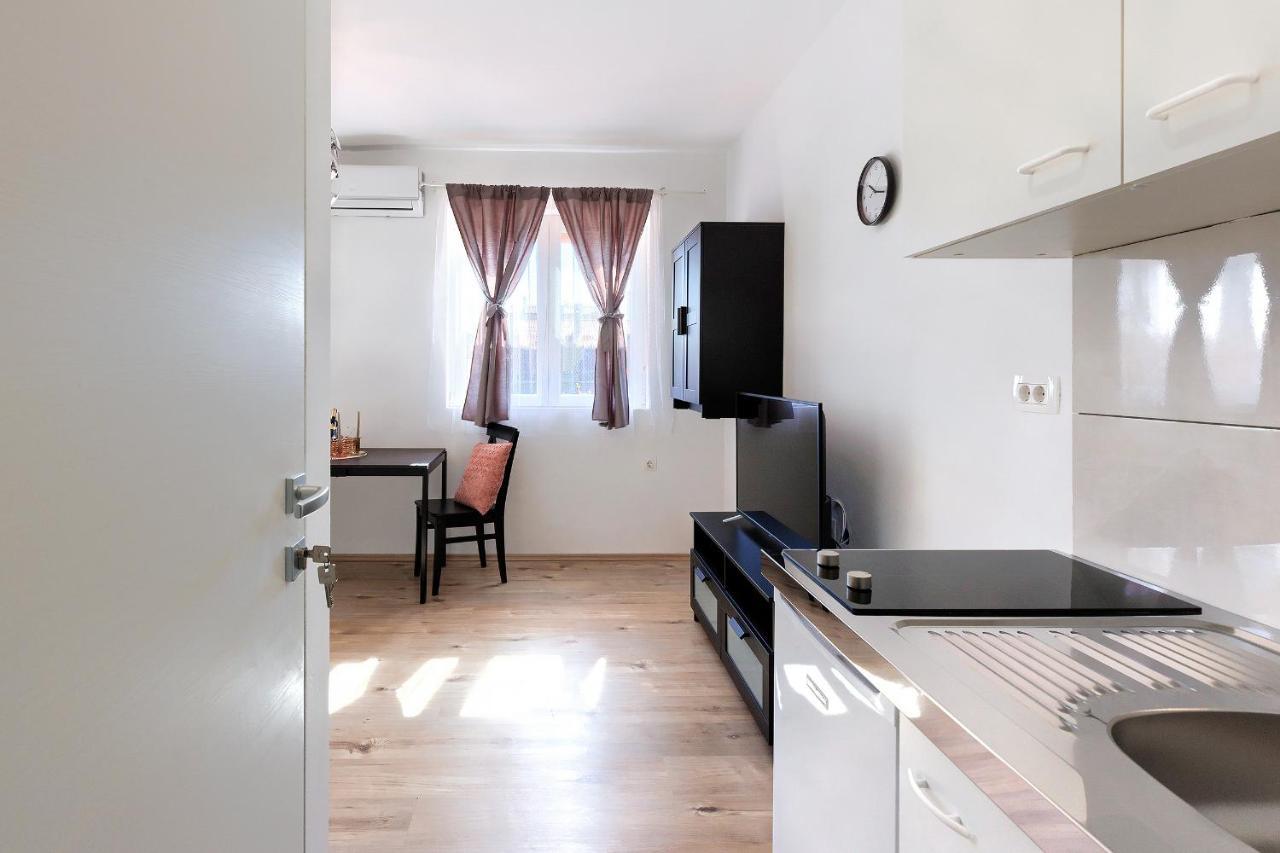 Monte Zaro Hostel Pula Buitenkant foto
